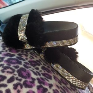 BAMBOO RHINESTONE SLIPPERS SZ 6 SLIGHTLY USED LIKE NEW